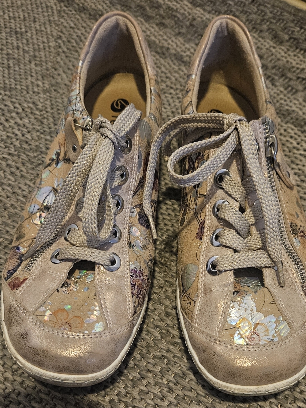 Remonte Rose Gold Metallic Floral Leather Sneakers. 39. 8